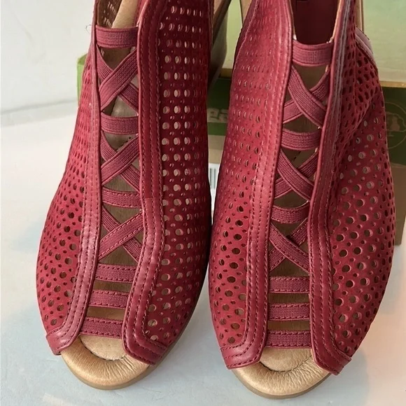 Earth Origins Calla Regal Red Soft Buck Sling Back Wedge Sandals - Picture 11 of 12